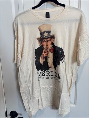 Gildan Cream Graphic Tee with Uncle Sam Pointing
